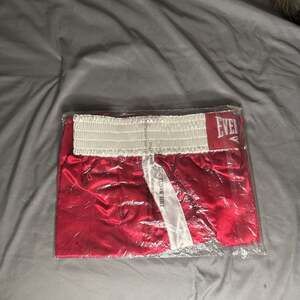 EVERLAST Polyester Satin Boxing Red & White Trunks. Size XL.  New in package